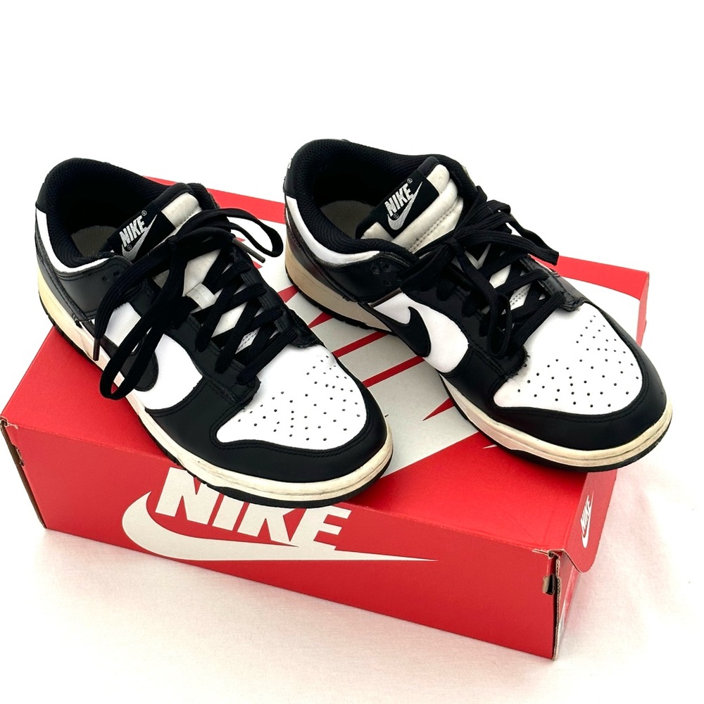 Nike Woman’s Black and White Dunk Sneakers. "Panda"